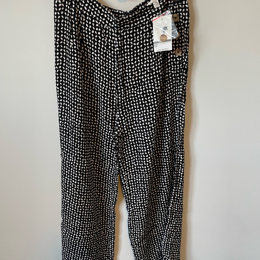 Chic Black and White Patterned Pants